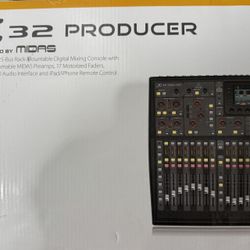 Producer X 32 Mixed/ Consola mezcladora digital.