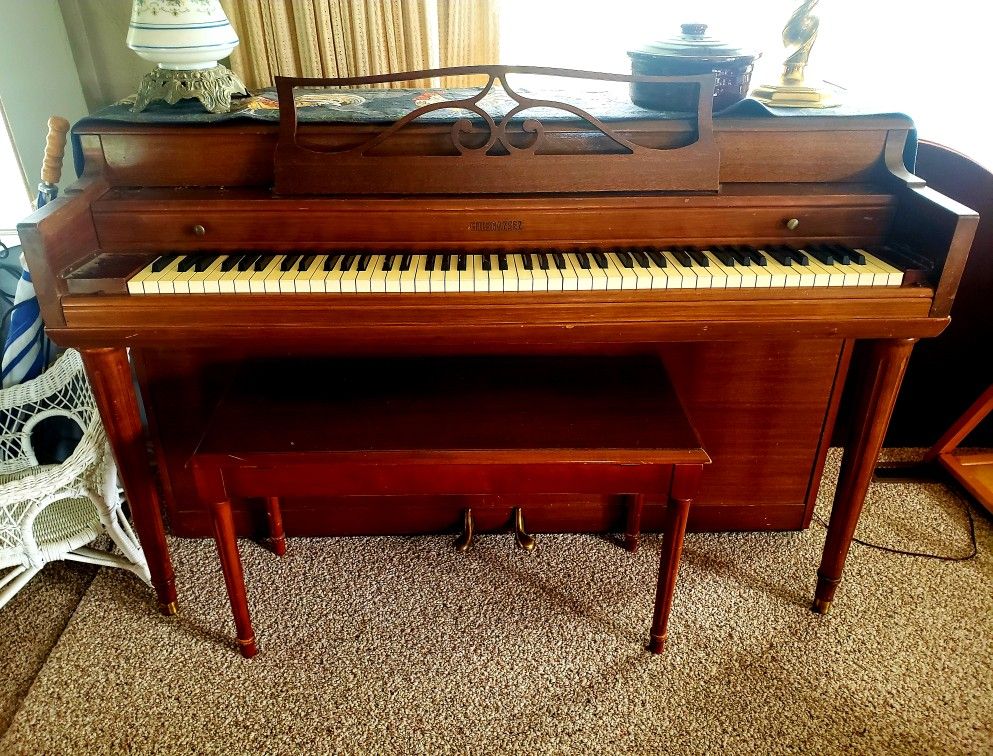 Vintage Gulbransen Supertone Scale Piano, Bench and vintage music