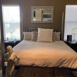 King Size 4 Post Bed. With Matching Furniture 