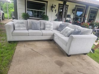 SECTIONAL COUCH