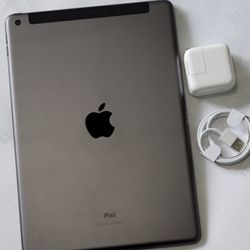 iPad 7th Generation, 32gb, unlocked, works any company sim card any country internationally 
