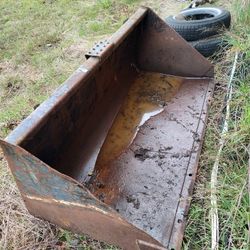 Skid Steer Bucket John Deere 66"