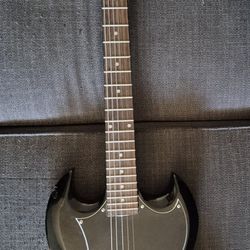 Maestro Gibson Electric Guitar + Belcat GM-05 Amp + 10ft Cord