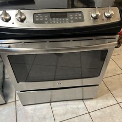 Ge electric stove range 30”