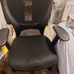 NICE OFFICE CHAIR! 