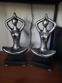 Decorative Statue Set