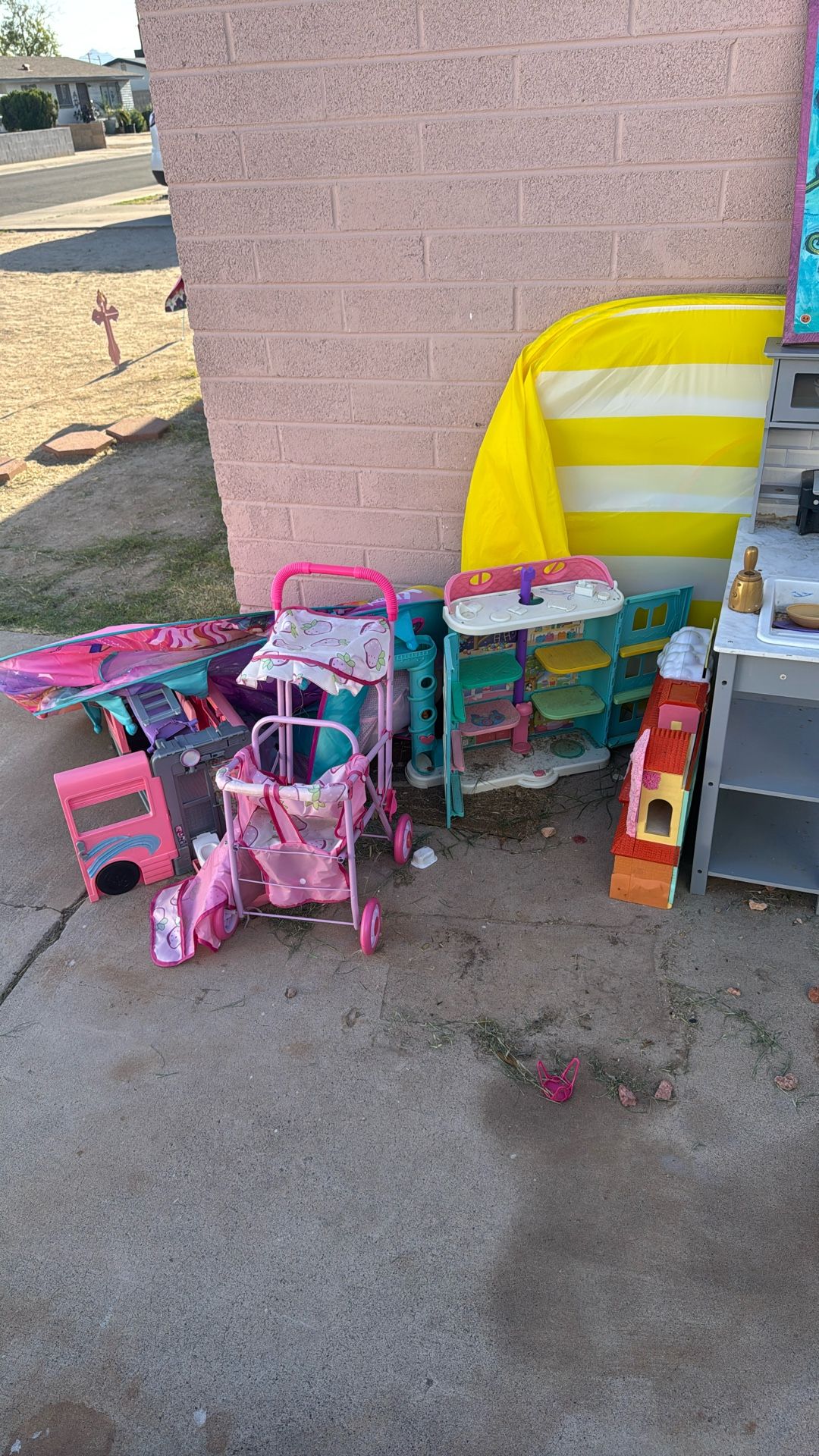 Girls Bedroom/ Doll House/kitchen 