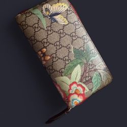Gucci Wallet authentic w certificate preowned 