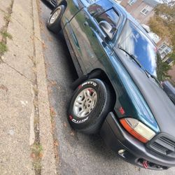 98 Dodge  Dokota  V6 5speed