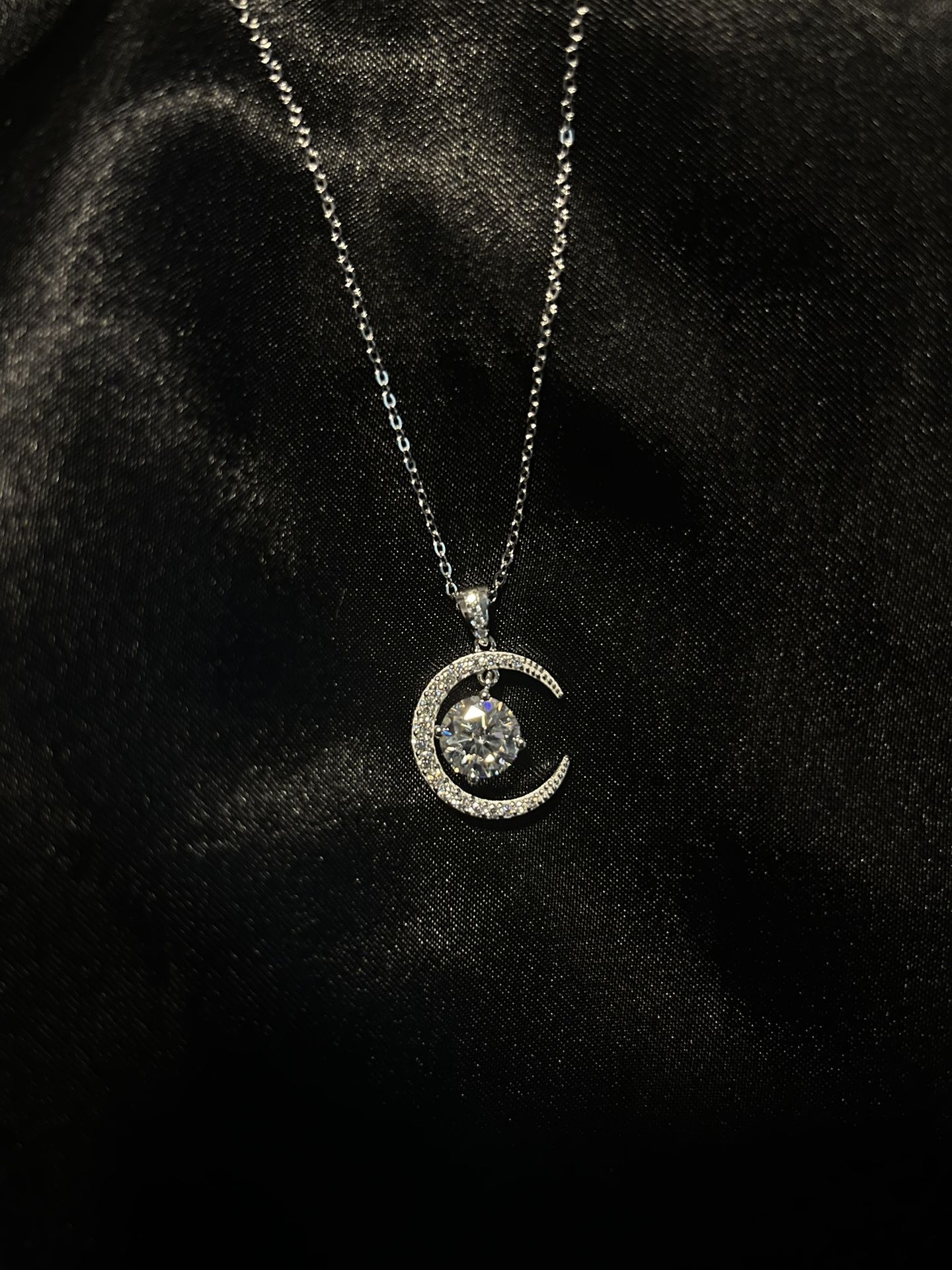 2.0CT Moissanite Diamond Moon Necklace 8.0mm S925
