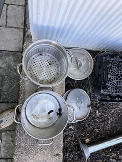Stainless steel cook pots (4) w lids