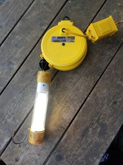 Flourescent Light Bar On 20 Foot Cord Reel