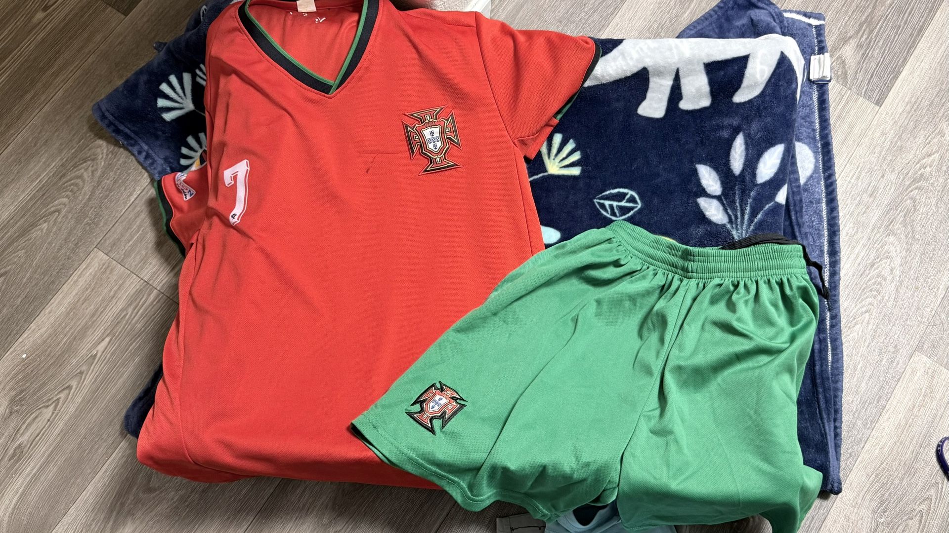 Boys Soccer Rolando 7 Large Shirt And Shorts 