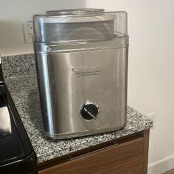 2QT Cuisinart Ice cream Maker 