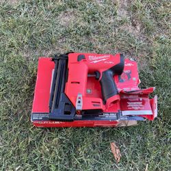 Milwaukee 18ga Brad Nailer M12