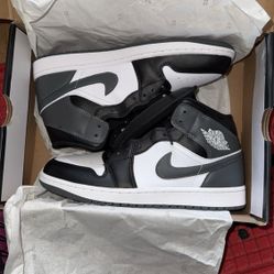 Air Jordan 1 Mid Size 9.5