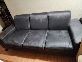 Free Couch!! Just Yrying To Free Up Space!.