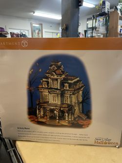 Department 56 Halloween “Grimsly Manor” w/ box ! 