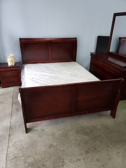 Queen bedroom sets complete $675