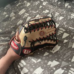 A2000 Outfield Glove 