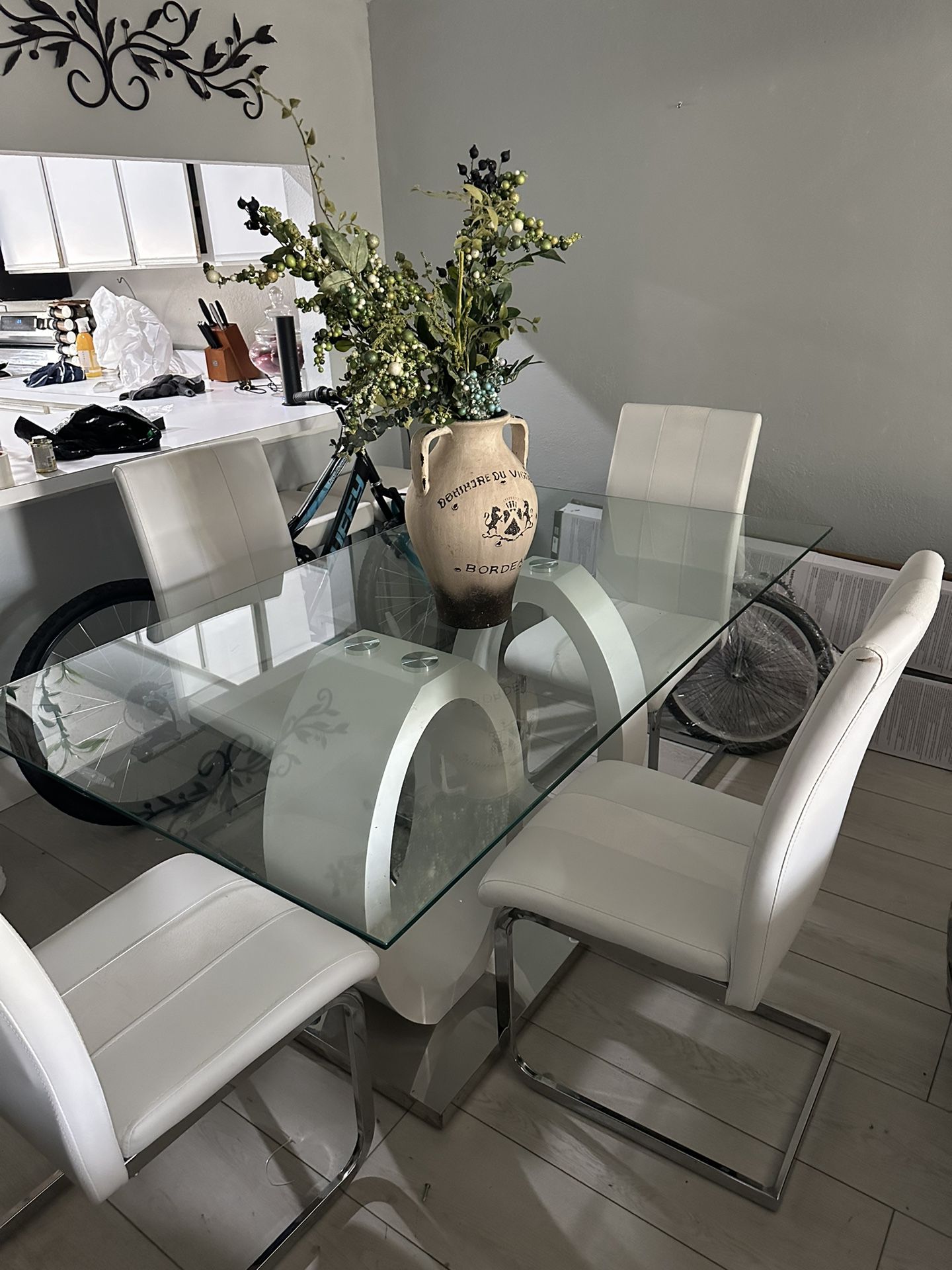 Modern White And Silver Table And 4 Chairs 