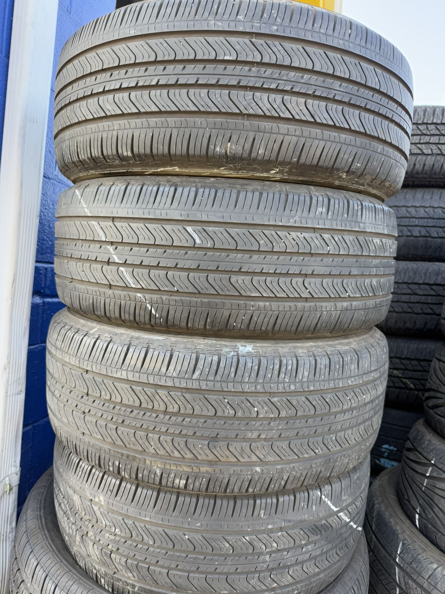 205 55 16 Vendo Un Set De Llantas Usadas En Excelente Condición Marca Michelin
