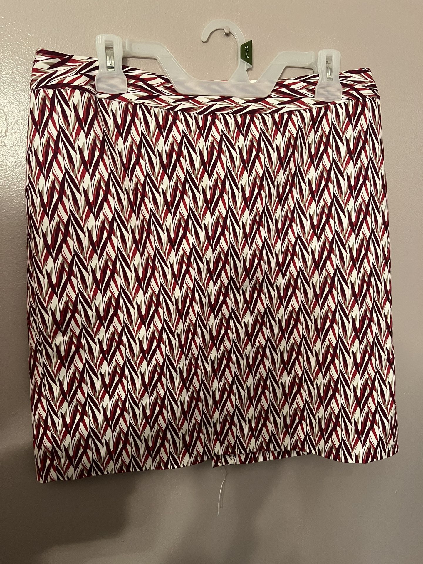 Worthington Red/White Ladies Skirt Size M Gently Used