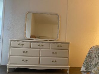 White Wood Dresser Set