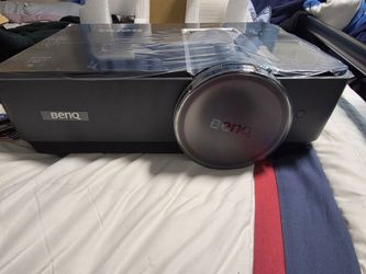 BenQ SX930 XGA DLP Projector 7000 lumens new