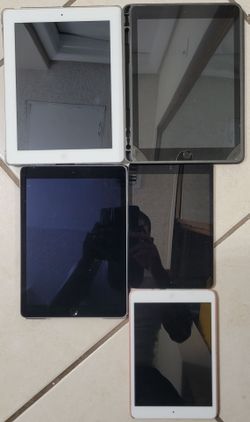 5 iPADs + USB CORDs