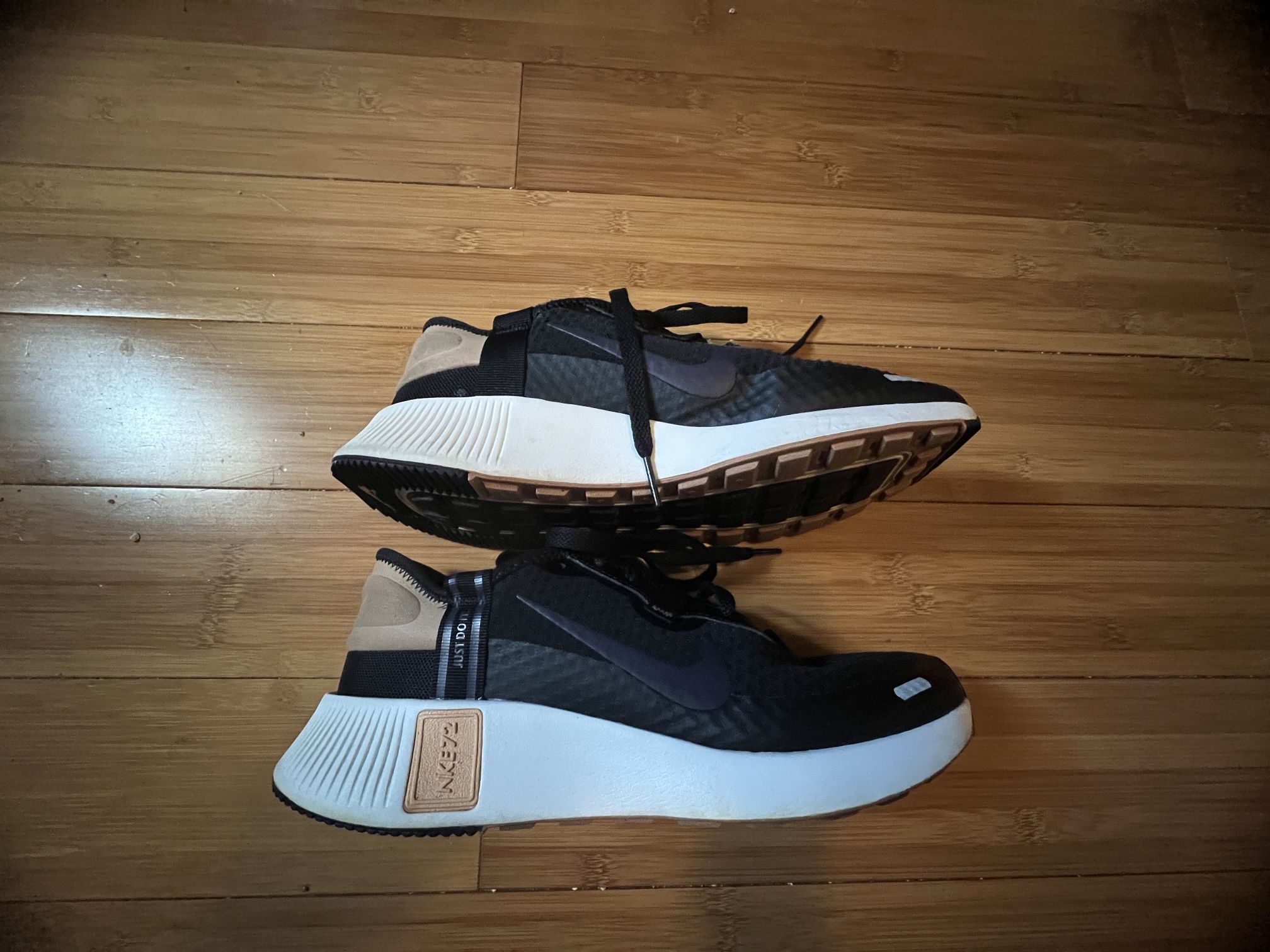 Size US 8.5 Womens Nike Reposto Black Light Cognac