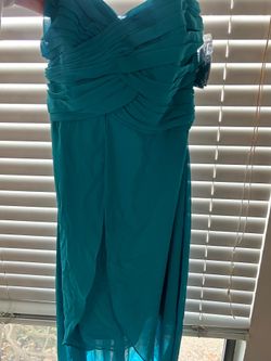 Brand New, Never Worn David’s Bridal bridesmaid dress (Oaisis color) tags still on. Size 8
