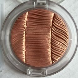 NEW MAC LIMITED EDITION highlighter