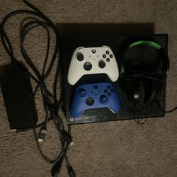 Xbox One Console Bundle – 2 Controllers + Headset + HDMI 