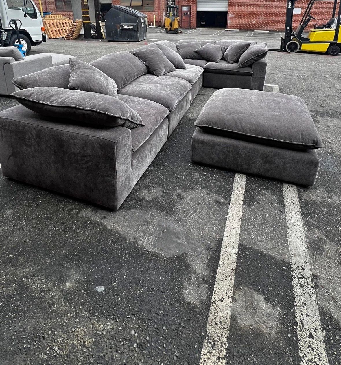 Sectional Couch With Ottoman