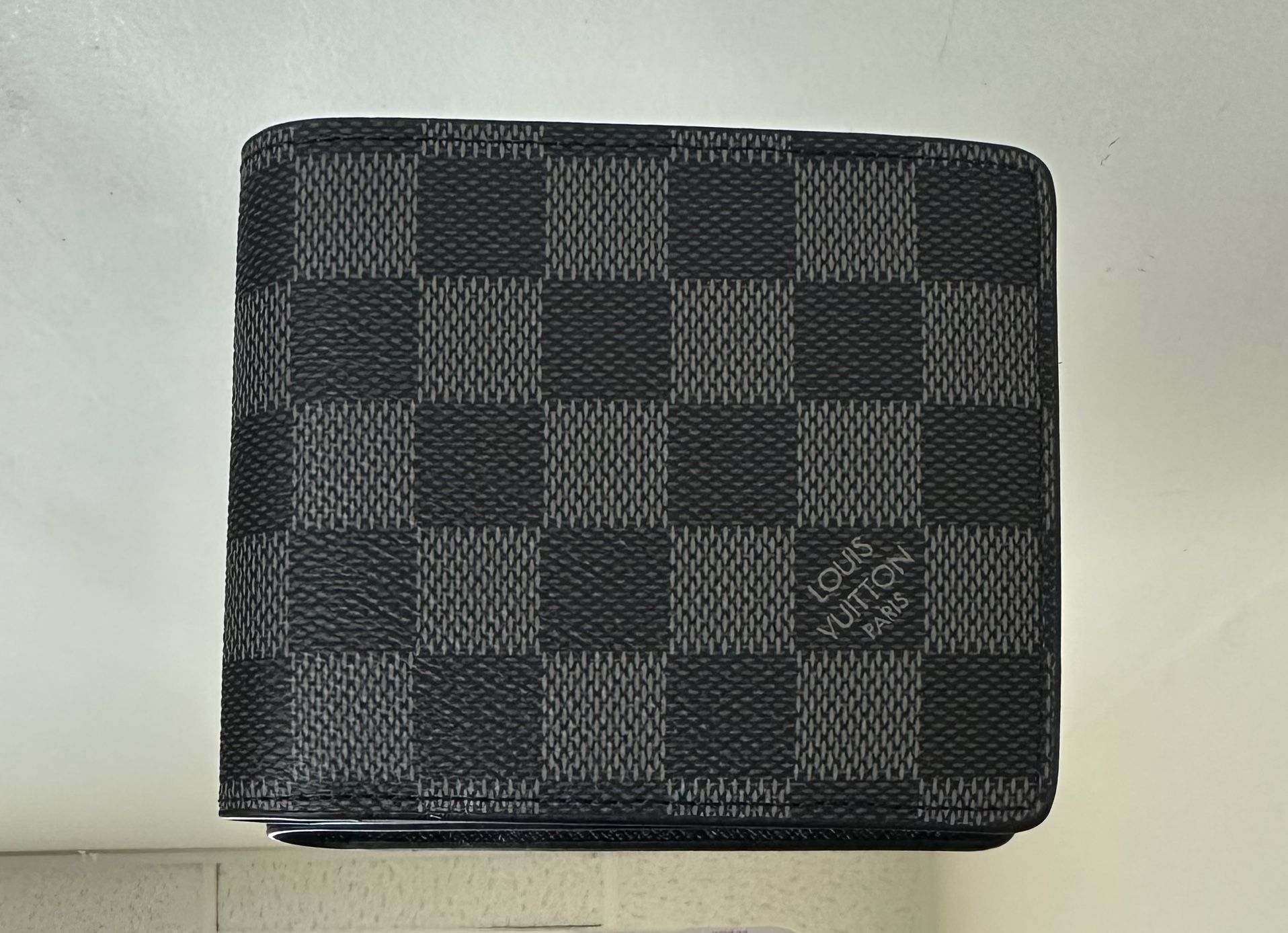 LV Mens No-fold Wallet, New