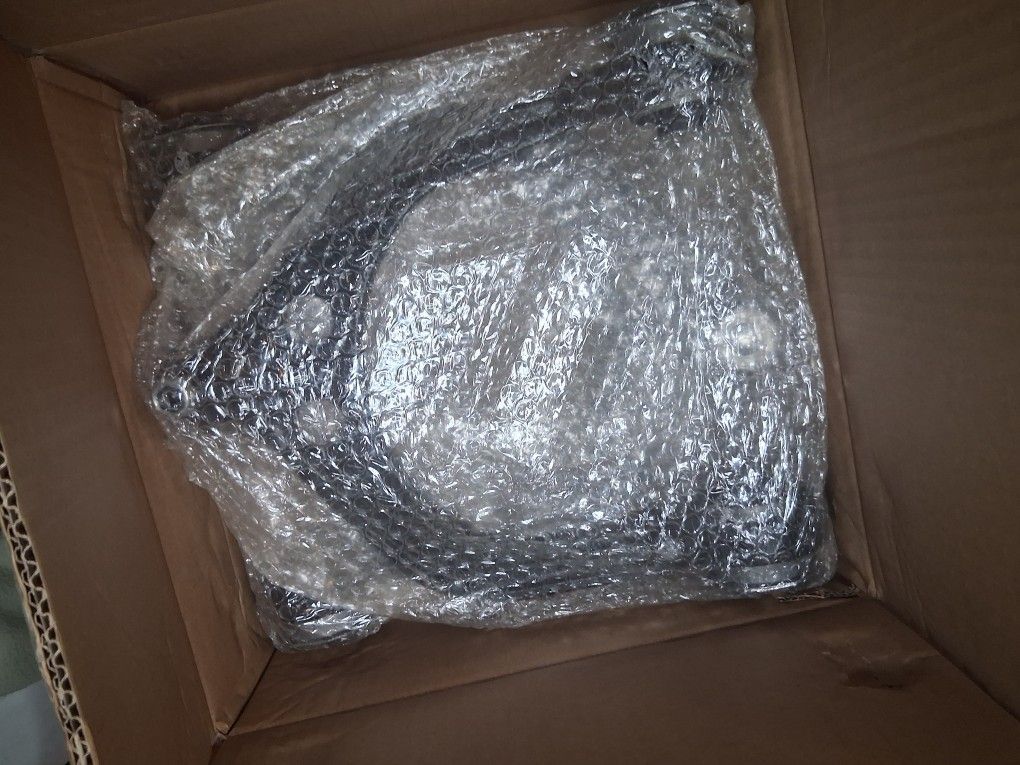 2 Control Arms Left And Right 