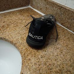 Woman's 9.5 nautica shoes