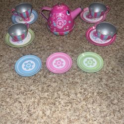 Schylling Musical Tin Tea Set. Missing 1 plate. 1 cup & a few plates are bent/dented