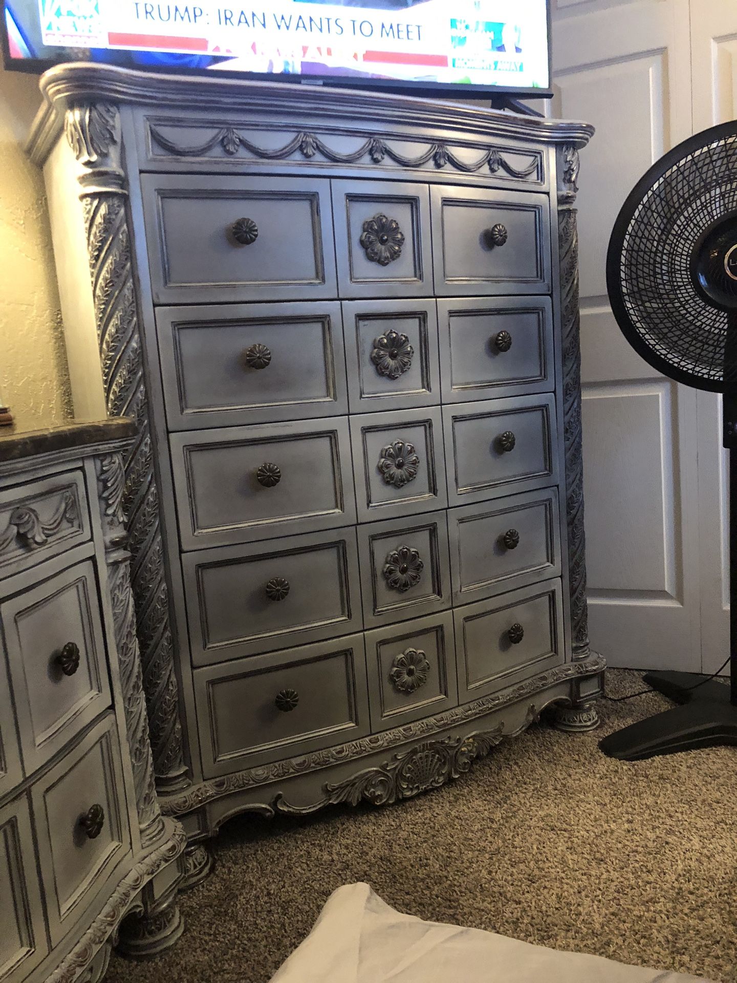 BEAUTIFUL 5 Piece Bedroom Set  (FINAL Markdown)