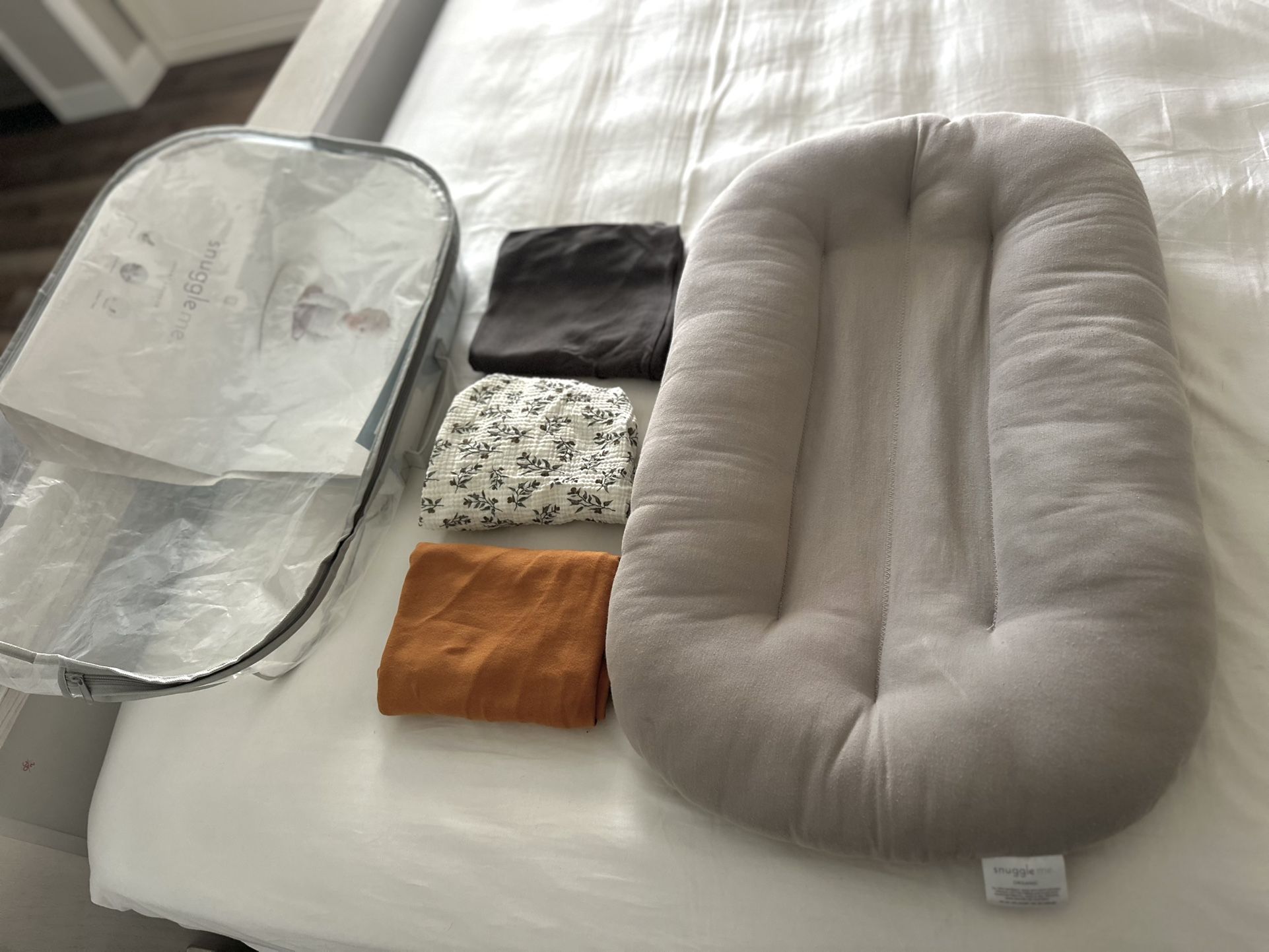 Snuggle Me Infant Lounger