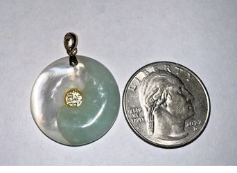 10k Gold Mother Of Pearl Jade Pendnat