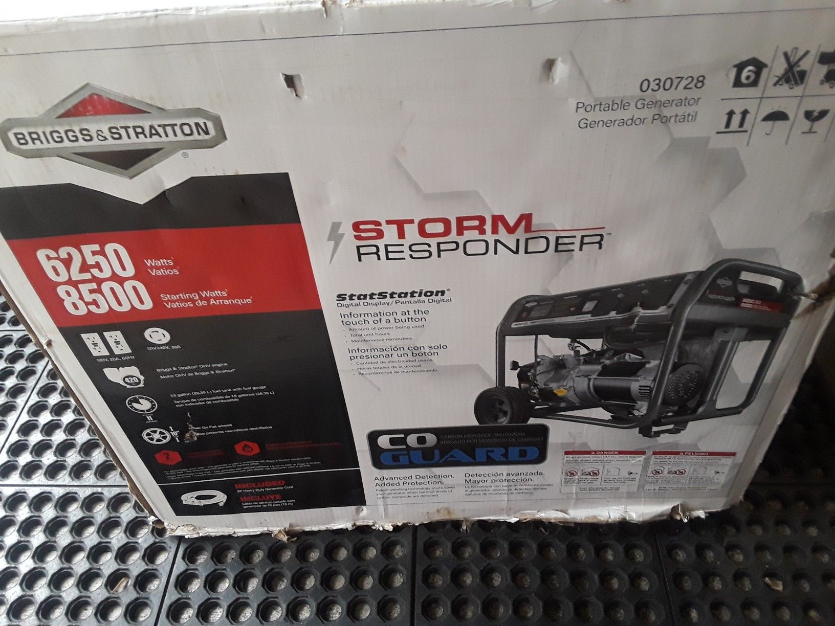STORM RESPONDER GENERATOR 8500 SURGE WATTS BRAND NEW 650 TAKES IT for