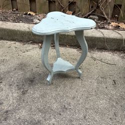 Vintage Shabby Chic Wooden Plant Stand / Small Accent Table - Light Blue