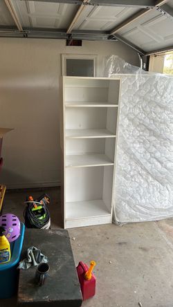 Bookshelf￼
