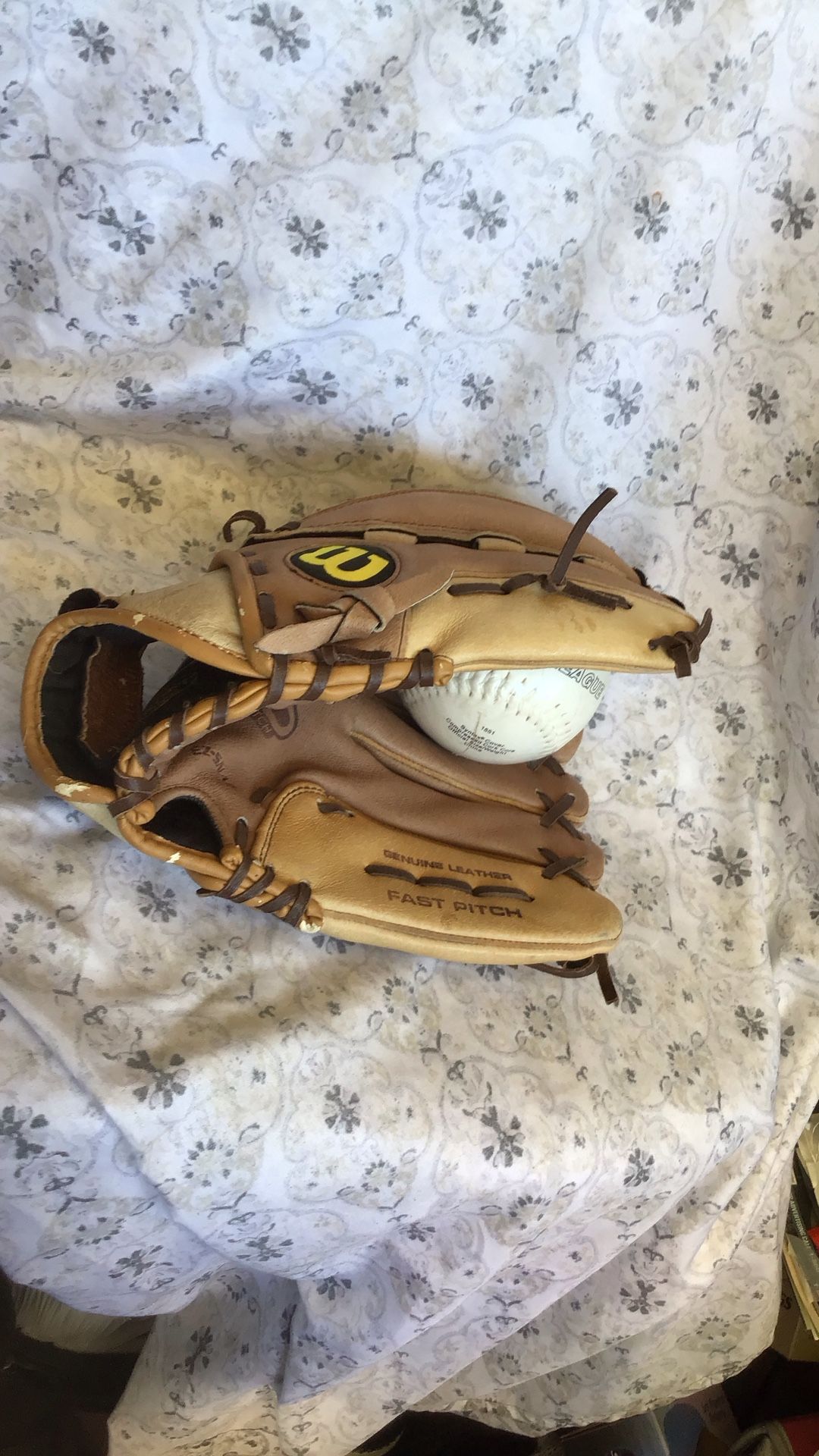 Wilson Fast pitch Softball Glove Size Adult 12.5”