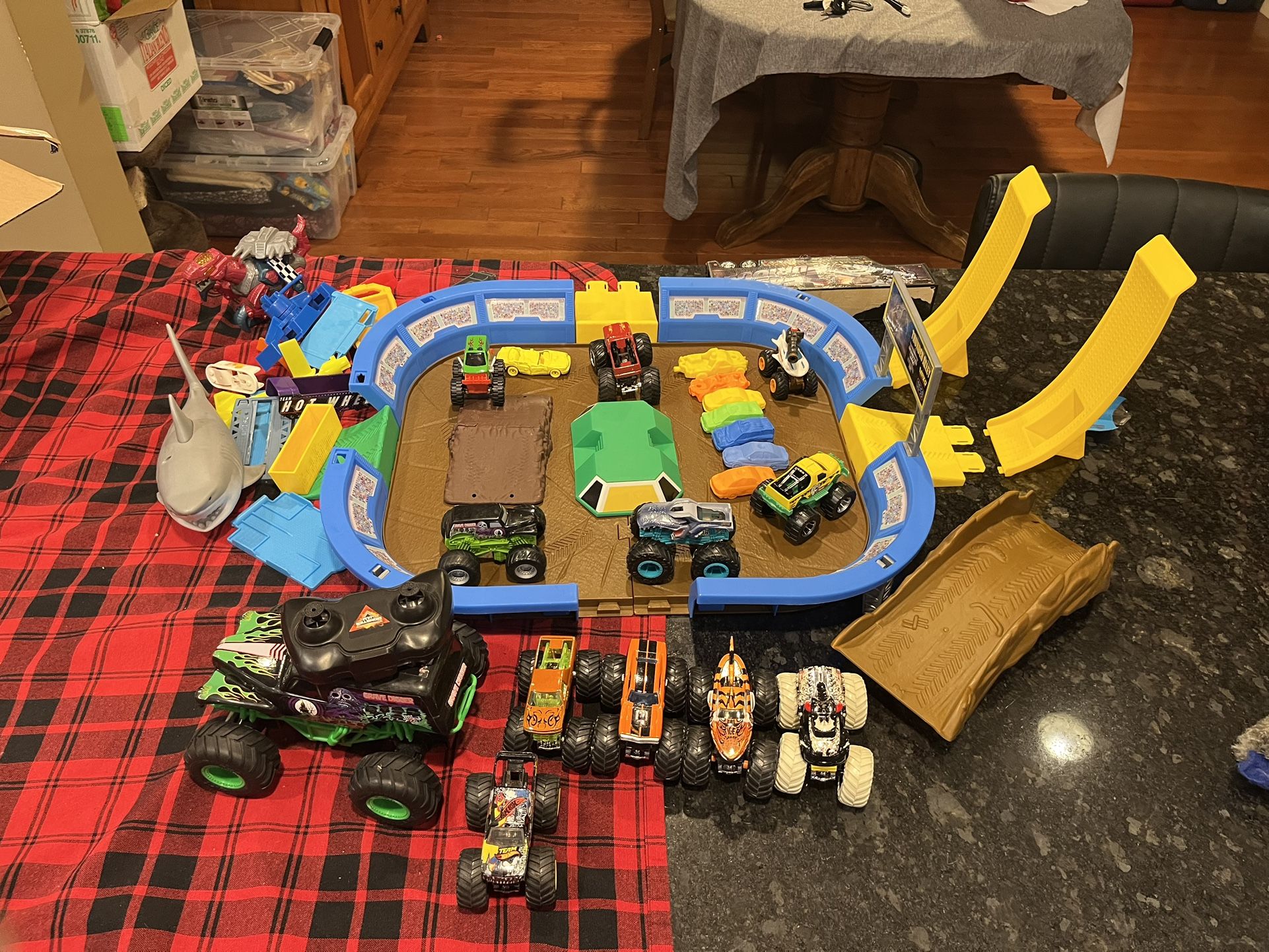 $25 Monster Jam Dirt Arena Playset not complete