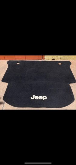 Rear carpet cargo mat