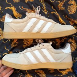 Women’s Sneakers Adidas Shoes Size 9,5 New Without Tags 