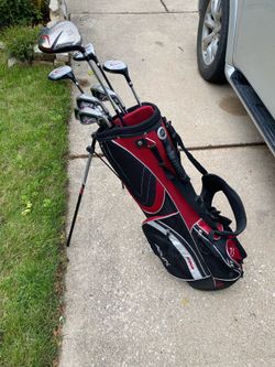 Men’s Right Hand Golf Clubs, Like New.